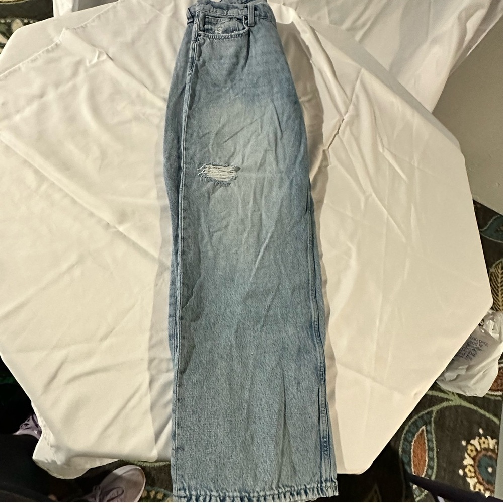 Arizona Jeans Juniors Size 13 Low-Rise Dad Jeans Light Distressed Denim - Picture 10 of 13